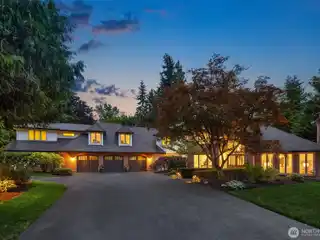 Luxury English Hill Premier Estate