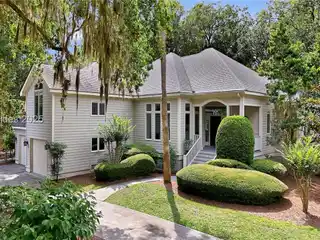 Beautiful Home a Short Distance from the White Sand Beaches