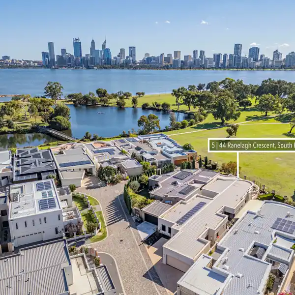 ARCHITECTURALLY DESIGNED MASTERPIECE IN BAYVIEW ESTATE
