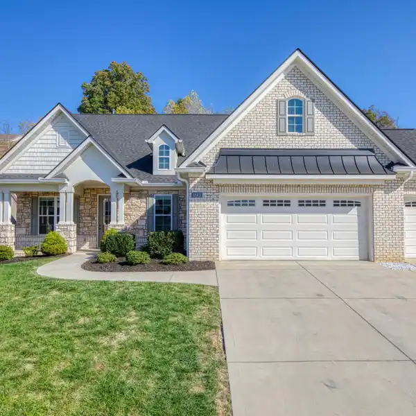 BEAUTIFUL MOVE-IN READY HOME