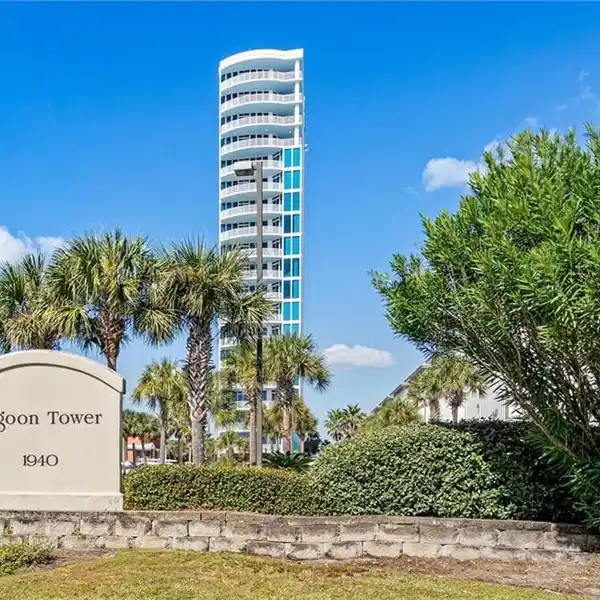 LAGOON TOWER PENTHOUSE