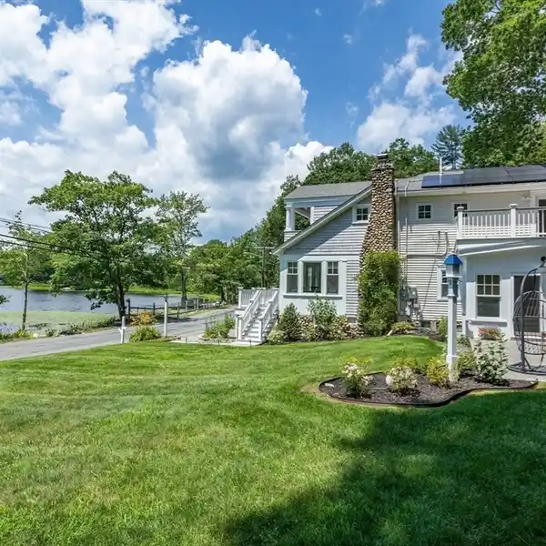 PRIVATE WATERFRONT OASIS ON STUNNING KEYES POND