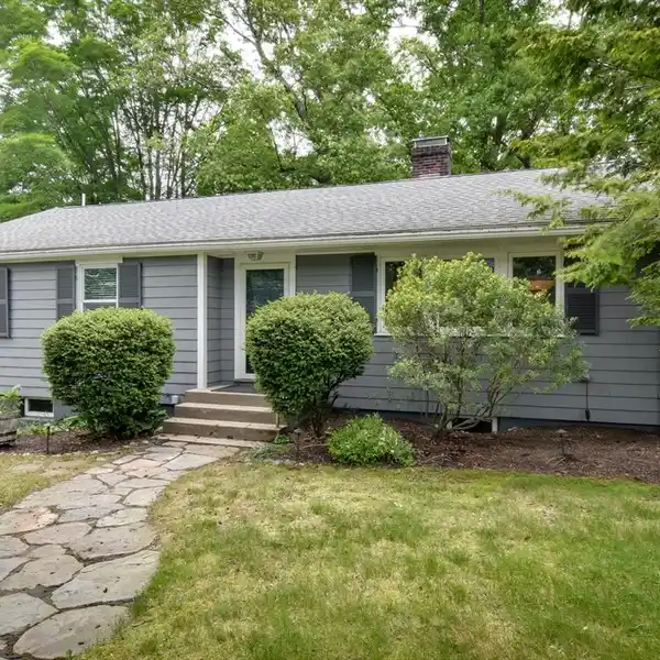 CHARMING RANCH OFFERING EASY ONE-LEVEL LIVING
