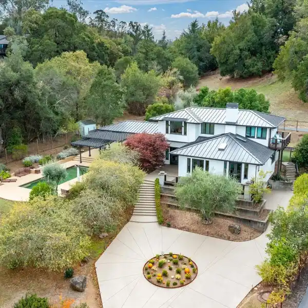 EXQUISITE LUXURY ESTATE IN A COUNTRYSIDE SETTING