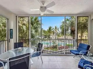 Light and Bright End Unit in Pebble Creek