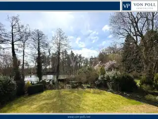 Your Lakeside Retreat - Spacious, Private and Unique