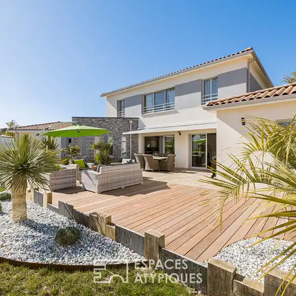 SEASIDE SERENITY WITH CUTTING-EDGE COMFORT