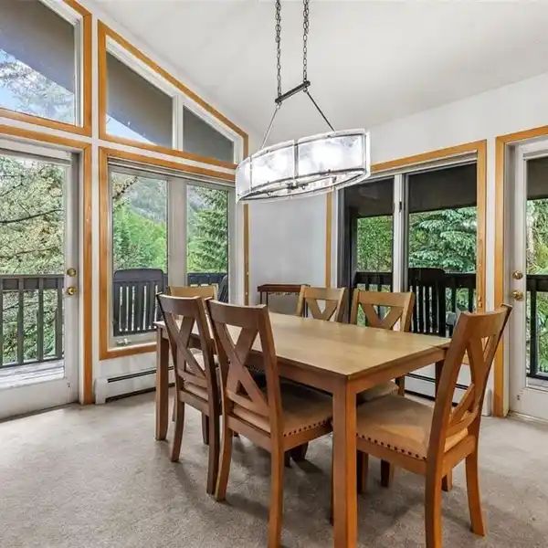IMMACULATE TOP-FLOOR END-UNIT CONDO
