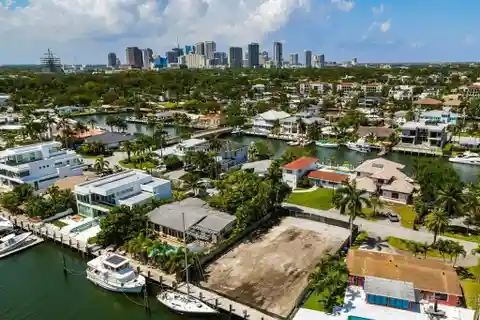 Waterfront Property with Unrestricted Ocean Access