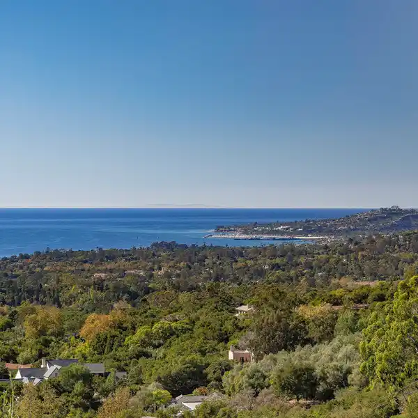 VAST 21.22-ACRE ESTATE WITH SWEEPING VIEWS
