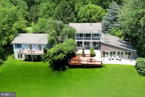 Idyllic Family Compound in Bay Country