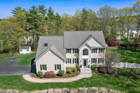 Lovely Home in Sought-After Timber Glen