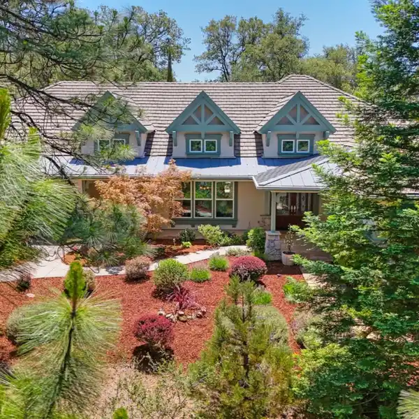 BEAUTIFUL SINGLE-STORY HOME