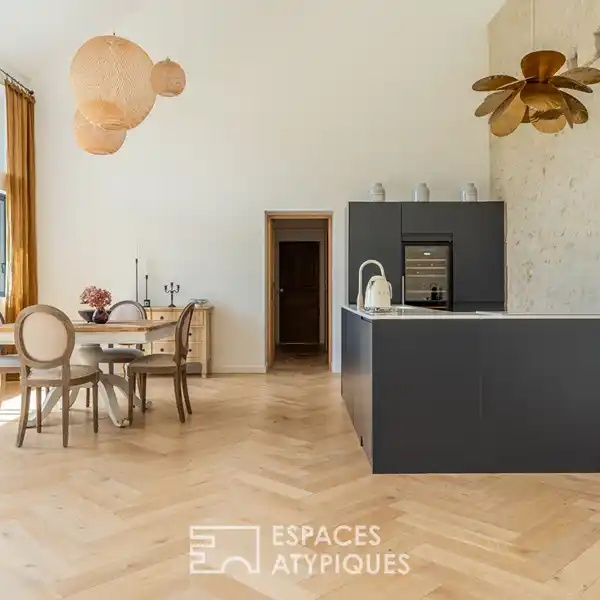 CAREFULLY RENOVATED LUXURY RESIDENCE