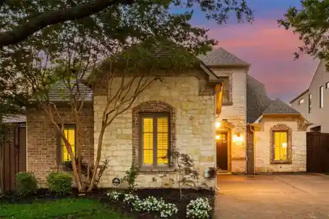 An Exceptional Lifestyle in Sought-after Briarwood