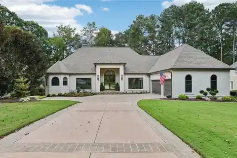 Exceptional Renovated Estate at Polo Golf & Country Club