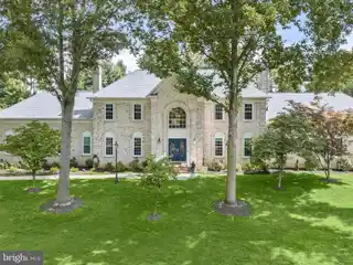 Gorgeous Home on a Scenic Street