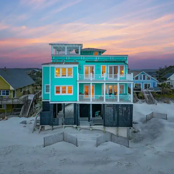CAPTIVATING OCEANFRONT HOME