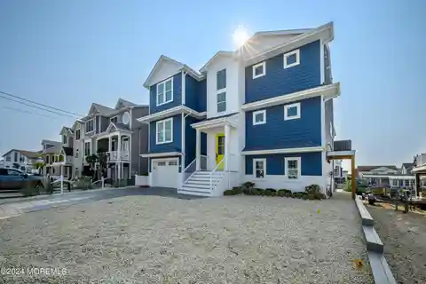 Brand-new Coastal Home with Stunning Water Views