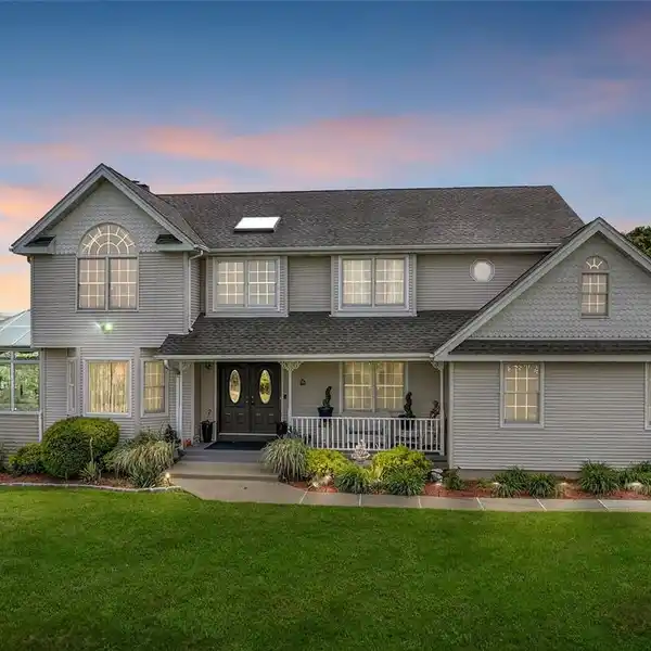 AN ENTERTAINER'S DREAM HOME