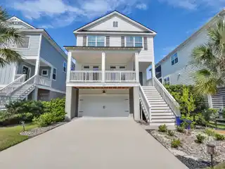 Versatile Beach-Close Residence