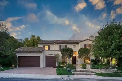 Beautifully Maintained Residence in Calabasas Park Estates
