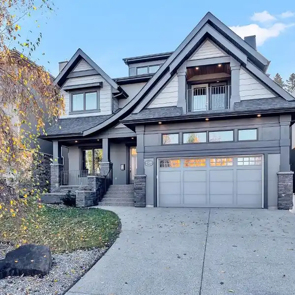 EXQUISITE ESTATE CURATED WITH PRECISION