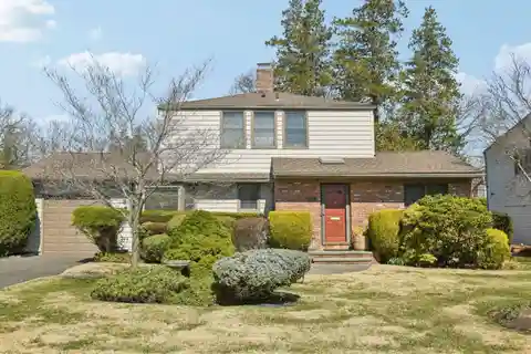 Wonderful Sunny Colonial