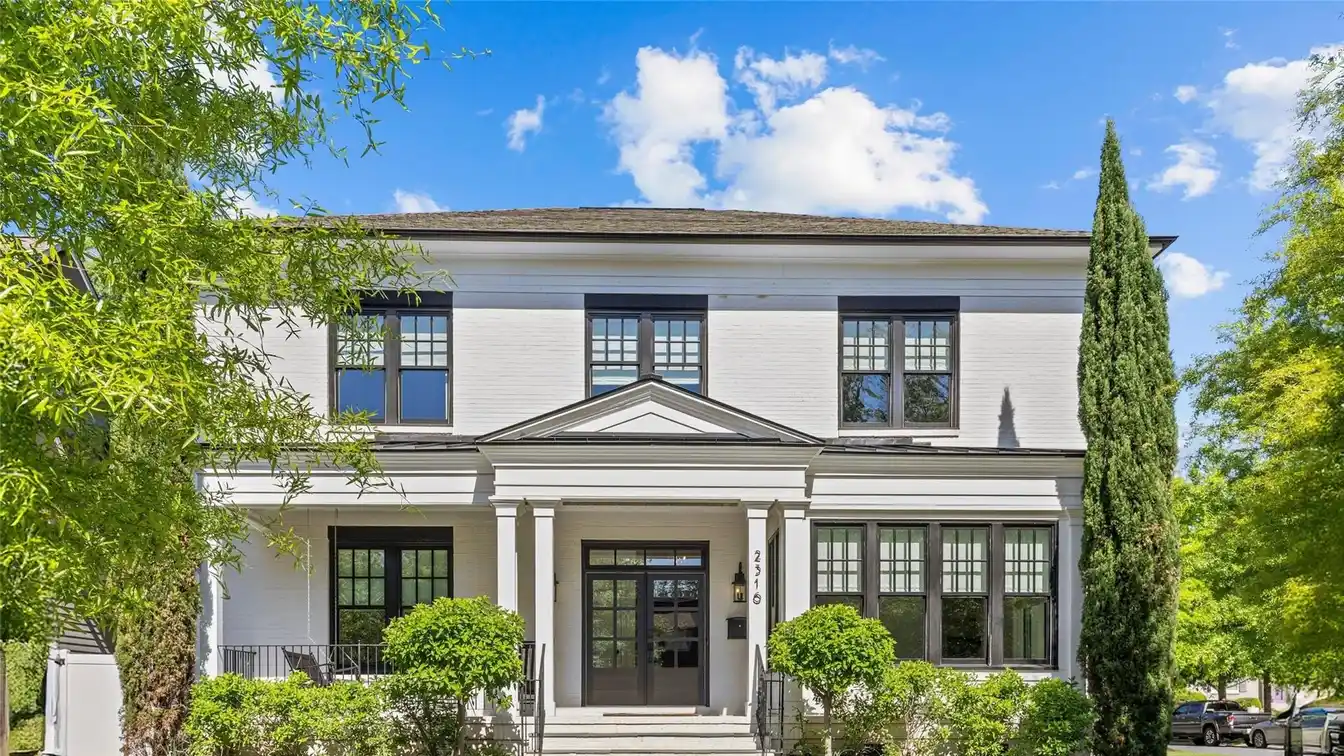 Gorgeous Newer Home on a Quiet Cul-de-sac