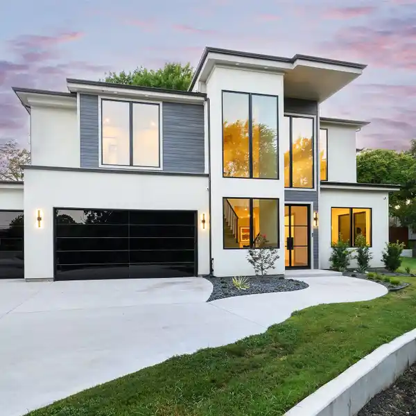 PRIVATE CREEKSIDE RETREAT NEAR WHITE ROCK LAKE