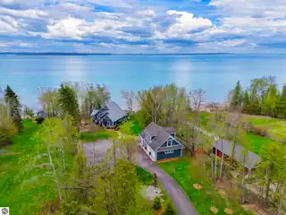 Charming Lake Life Home Plus Cottage and Studio