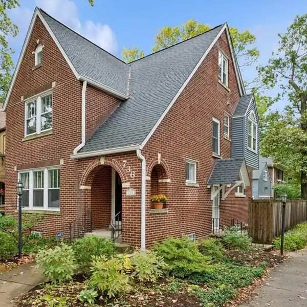 ELEGANT LAKESIDE LIVING STEPS FROM LIGHTHOUSE BEACH