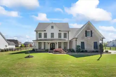 Breathtaking Home in Twin Lakes of Piperton
