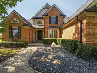 Extraordinary Executive Estate