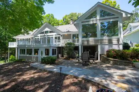 300 Feet of Protected Lake Keowee Shoreline