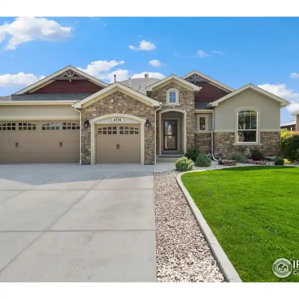 BEAUTIFULLY MAINTAINED HOME IN THOMPSON CROSSING