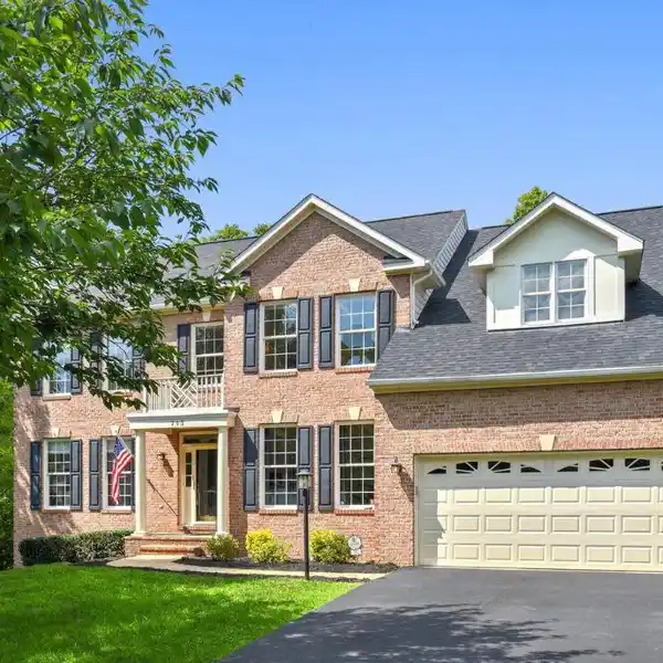 LUXURY AND COMFORT IN BEAUREGARD ESTATES