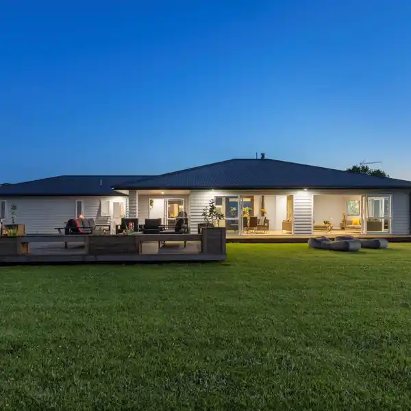 CAPTIVATING SINGLE-LEVEL HOME