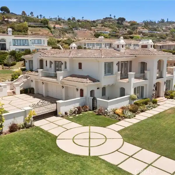 ELEGANT MEDITERRANEAN VILLA WITH STUNNING OCEAN VIEWS