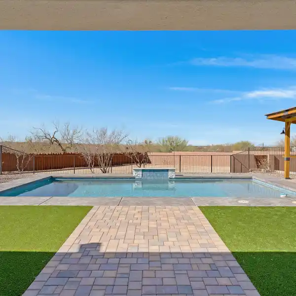 BREATHTAKING CONTEMPORARY OASIS