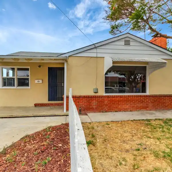 MODERN COMFORT WITH BONUS GUEST COTTAGE