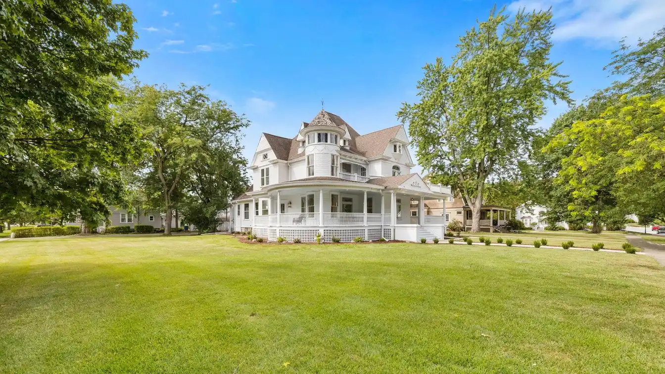 The Grand Root Mansion