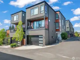 Gorgeous Home in an Ideal Location