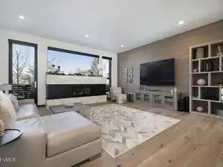 Modern Townhome Blending Luxury and Convenience
