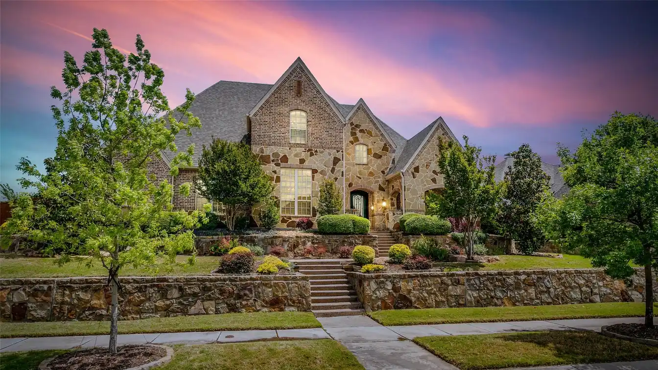 Dream Home Where Elegance Meets Comfort