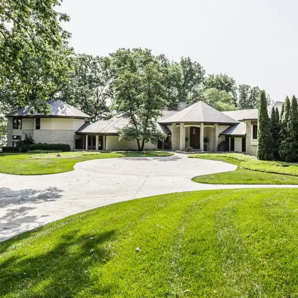 LUSH GATED OASIS ON EAGLE CREEK RESERVOIR