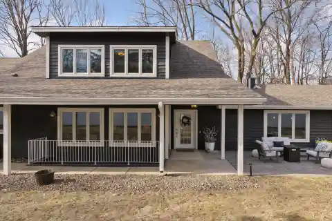 Beautiful Home in Deephaven
