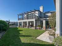 SPACIOUS AND PRIVATE CORNER HOME
