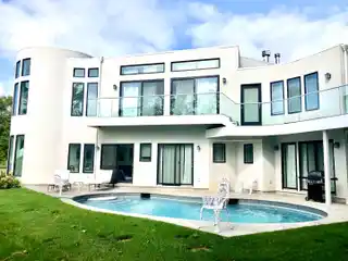Stunning Contemporary Summer Home with Luxury Amenities