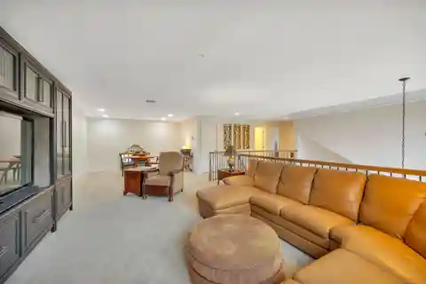 Expansive Condo Ideal for Relaxation and Entertaining